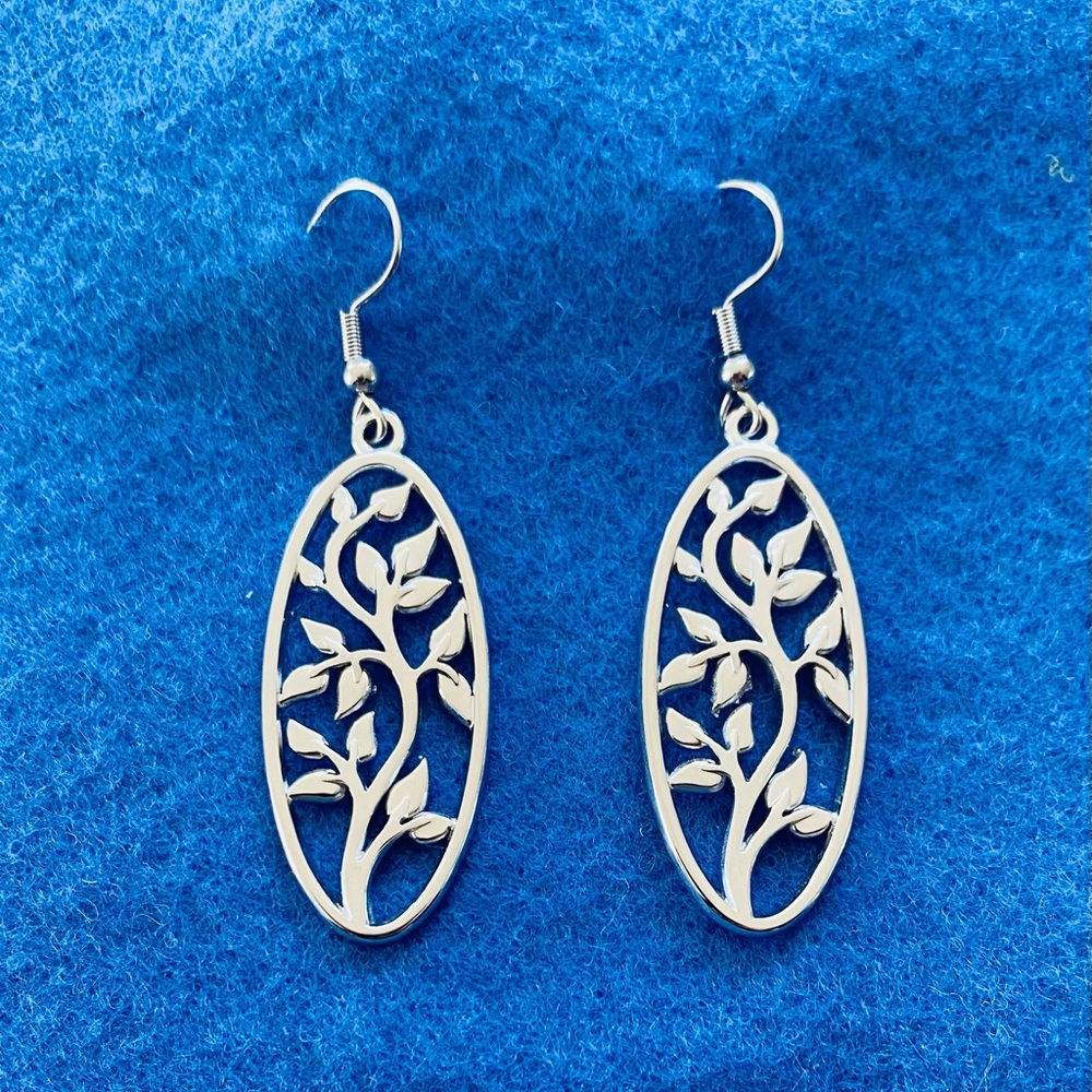 New Hand crafted with love earrings **Specialfree travel jewelry case*